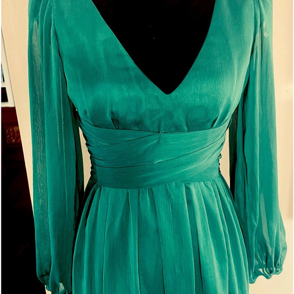 LULU’S Emerald Green XS Sheer Long Sleeves Gown. Elegant/Sophisticated Formal - Picture 2 of 15